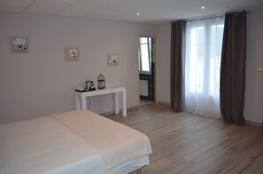 Superior Double Room, 1 King Bed, Balcony, Partial Lake View - Hotel Lac et Foret (Saint-Andre-les-Alpes)