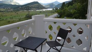 Superior Double Room, 1 King Bed, Balcony, Partial Lake View | Balcony
