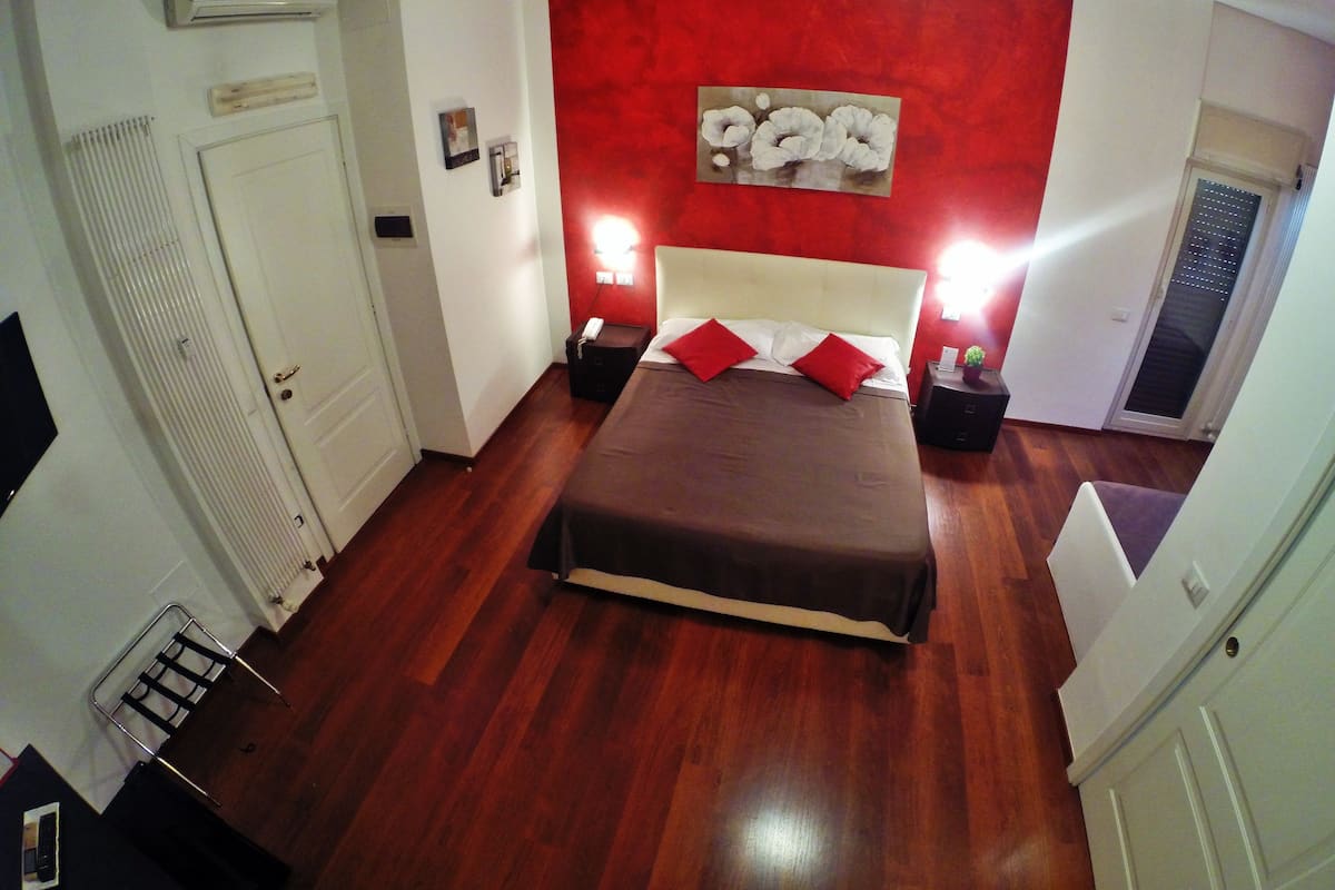 Triple Room | Desk, cribs/infant beds, rollaway beds (surcharge), WiFi (free)