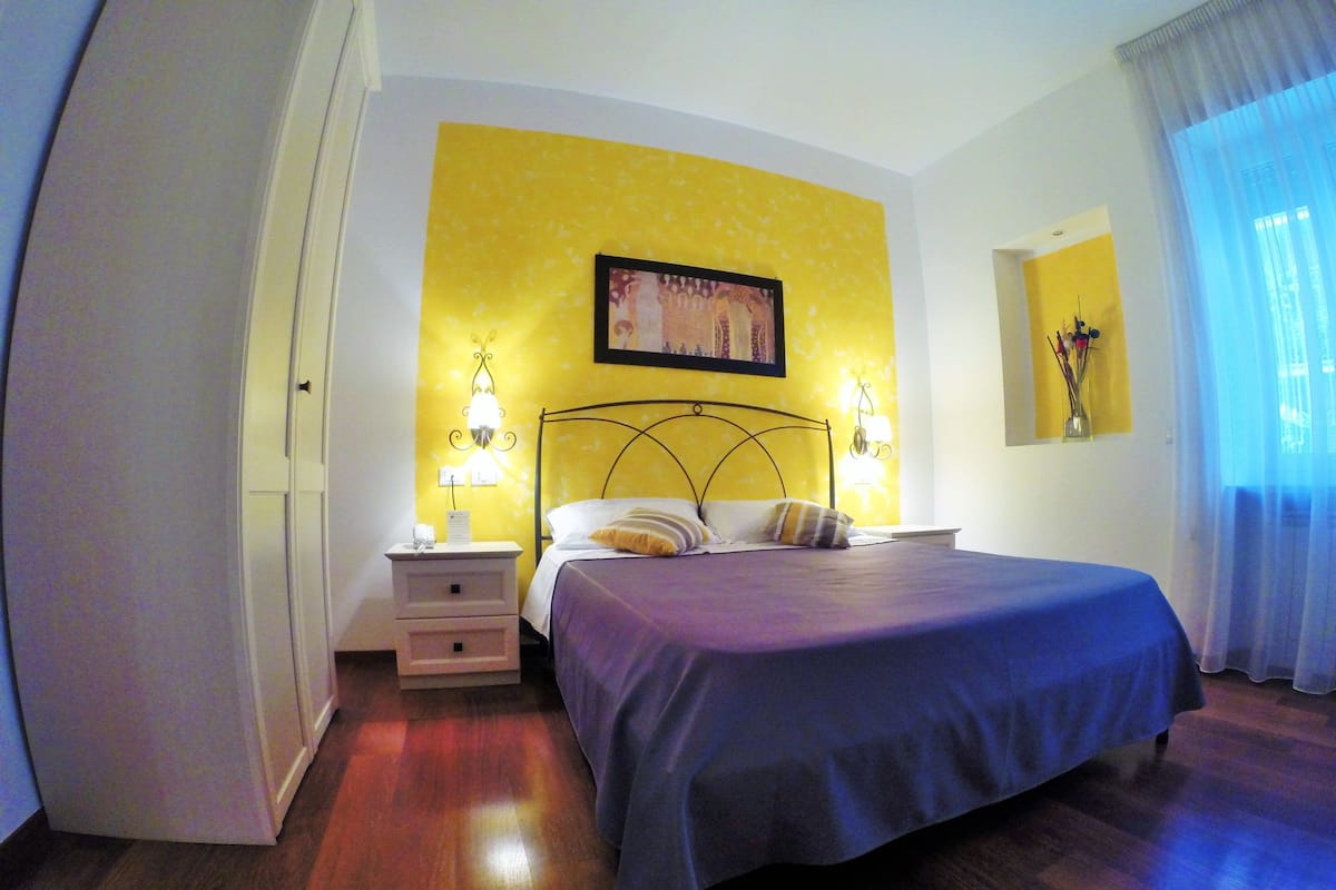 Double Room | Desk, cribs/infant beds, rollaway beds (surcharge), WiFi (free)