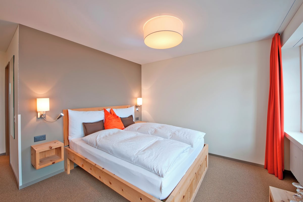 Comfort tweepersoonskamer | Luxe beddengoed, donzen dekbedden, pillowtop-bedden