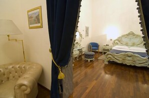 Minibar, Schreibtisch, kostenloses WLAN