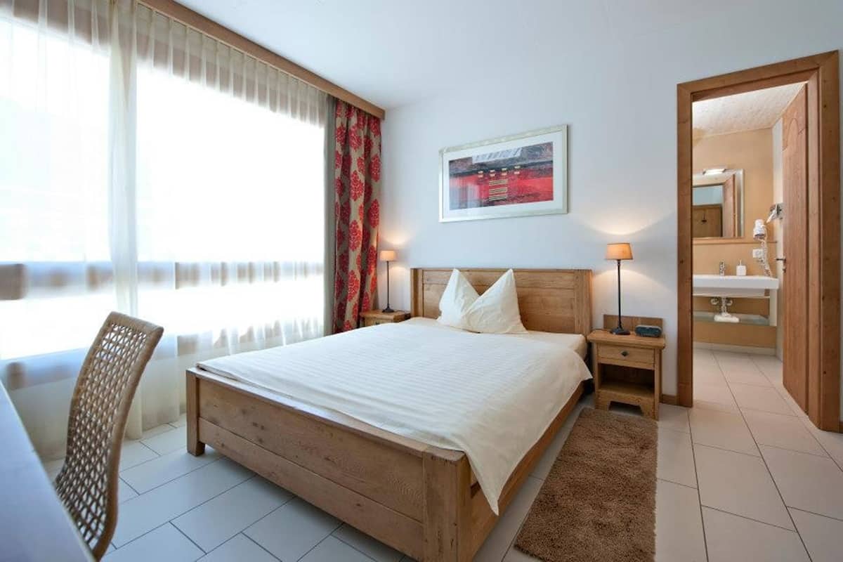 Double Room Single Use | In-room safe, desk, soundproofing, cots/infant beds