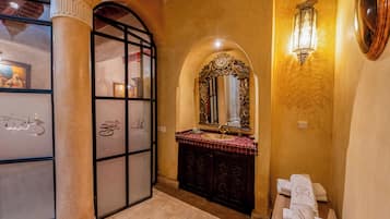 Mamounia Luxury Double Room | Bathroom | Shower, designer toiletries, hair dryer, bathrobes