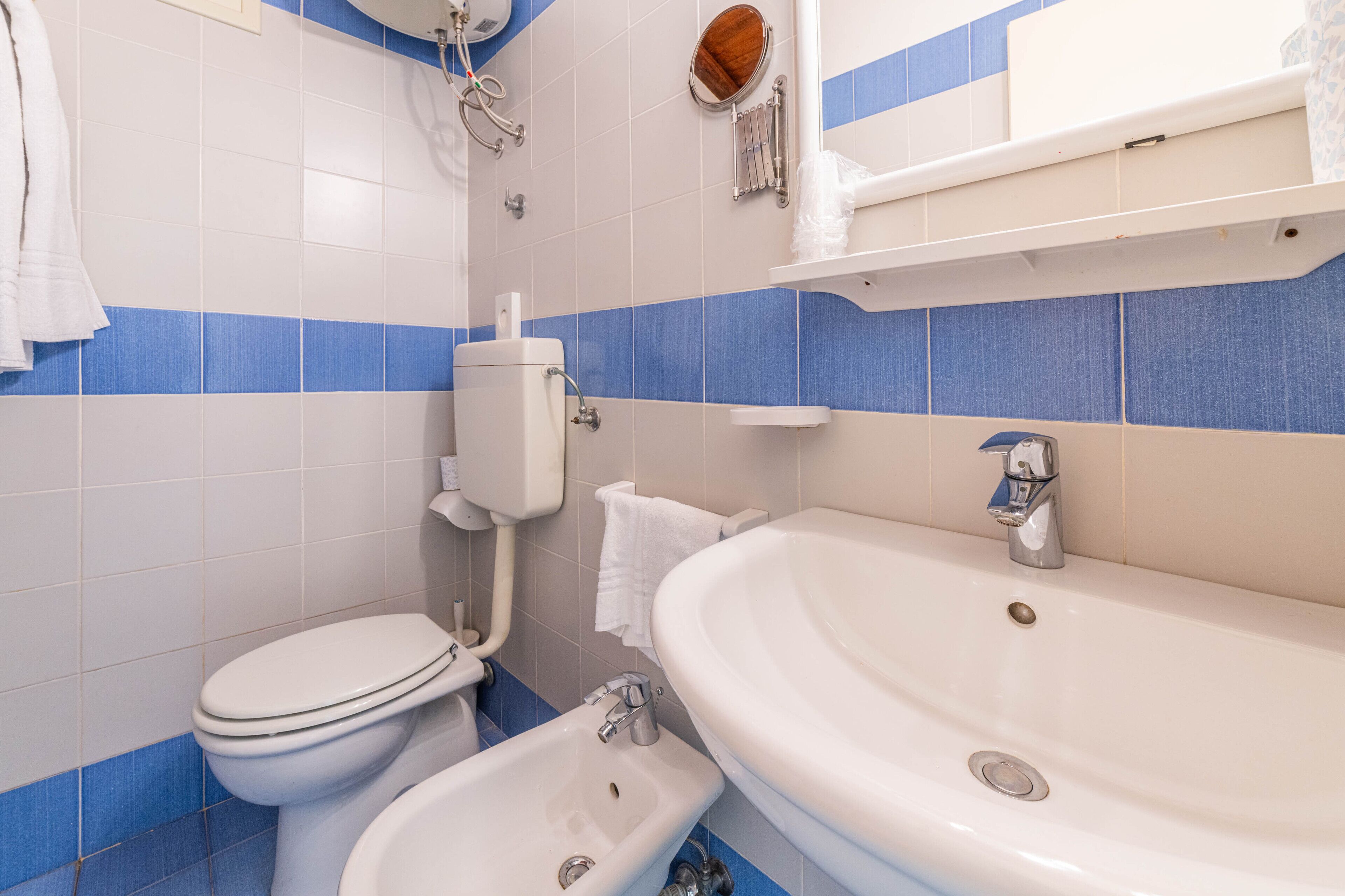 superior room, sea view, tower | bathroom | shower, hair dryer, bidet, towels
