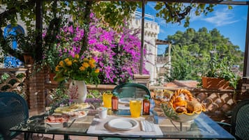 Superior Room, Sea View, Tower | Terrace/patio