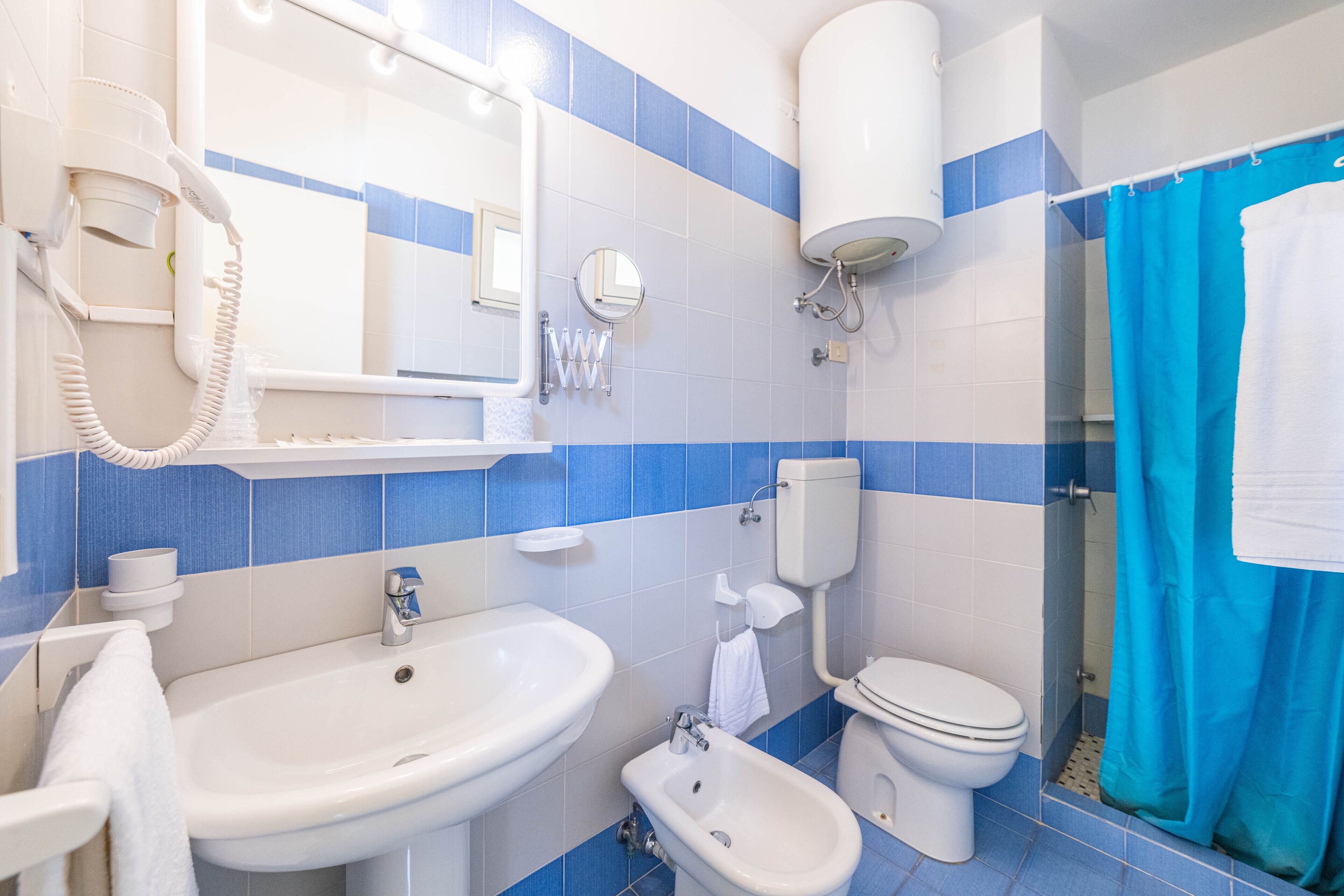 superior room, sea view, tower | bathroom | shower, hair dryer, bidet, towels