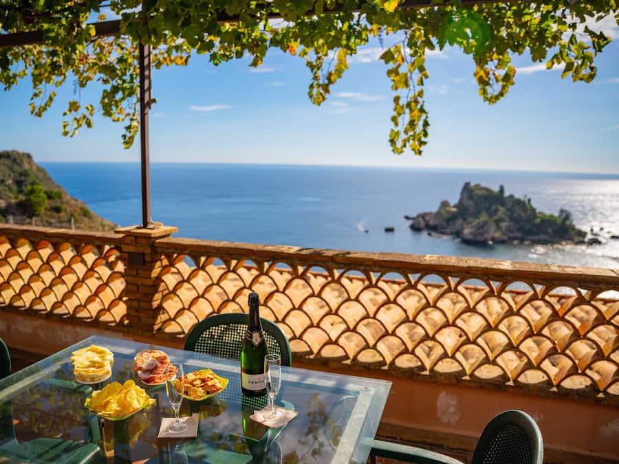 Quarto superior, vista para o mar, na torre | Terraço/pátio