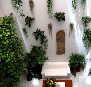 Courtyard - Hotel Un Patio al Sur (Seville)