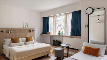 Studio | In-room safe, desk, laptop workspace, blackout drapes