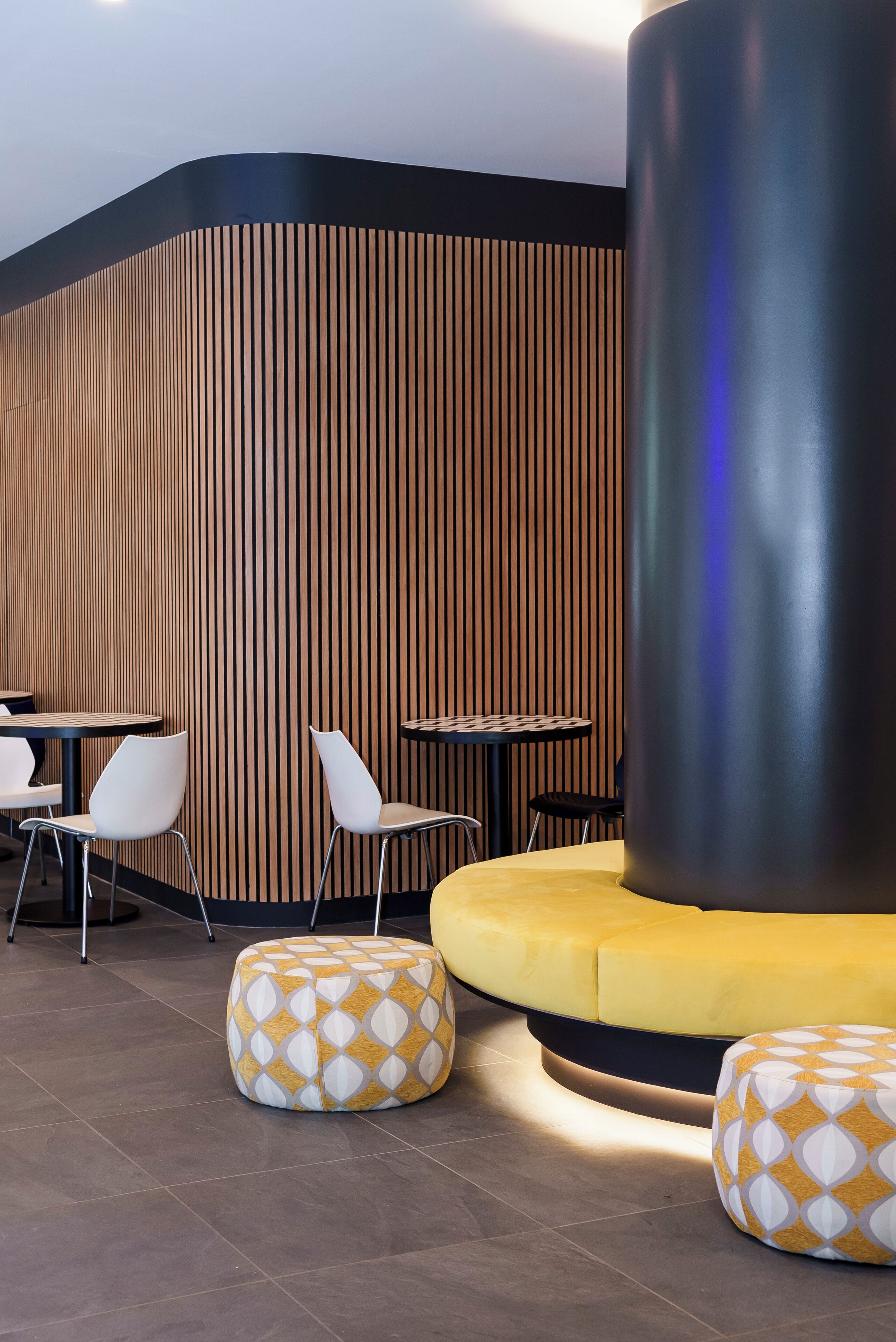 LCD 電視、收費電影