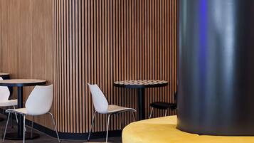 LCD-Fernseher, Pay-TV