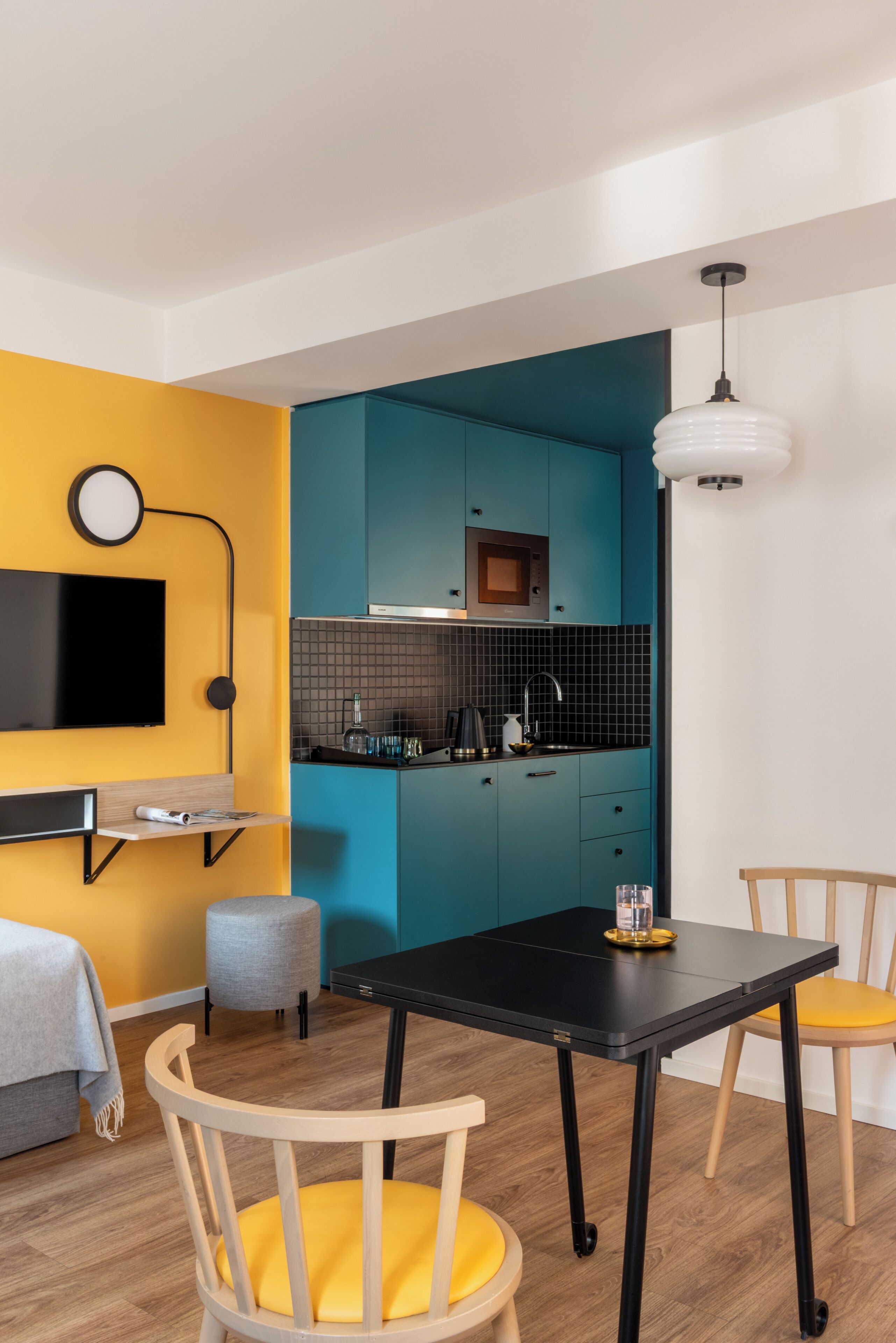 Studio | In-room safe, desk, laptop workspace, blackout drapes