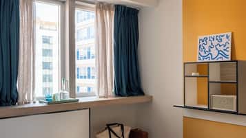 Standardzimmer | Zimmersafe, Schreibtisch, laptopgeeigneter Arbeitsplatz