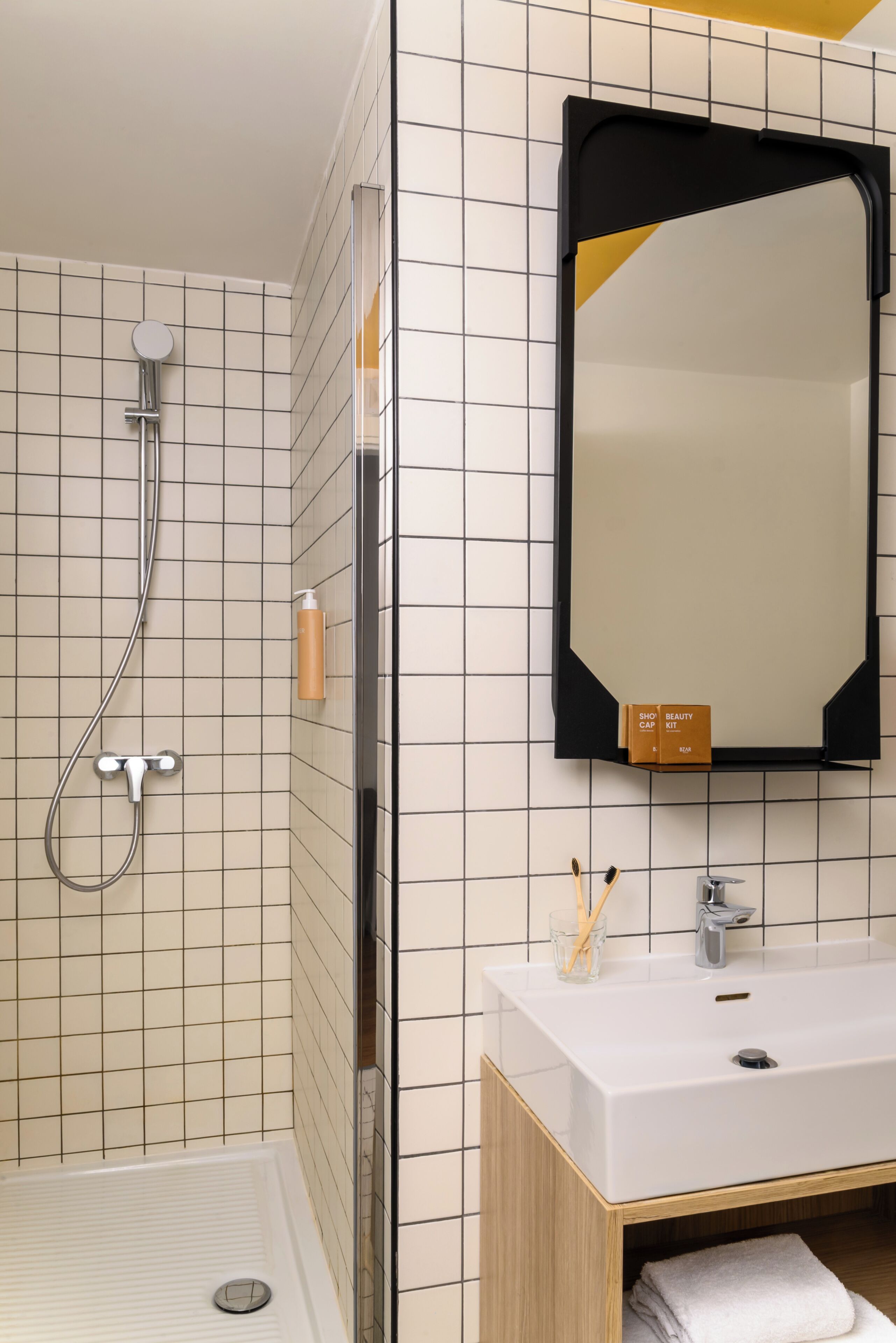 Appartamento con 2 camere da letto | Baño | Ducha, artículos de higiene personal ecológicos, secador de pelo y bidé
