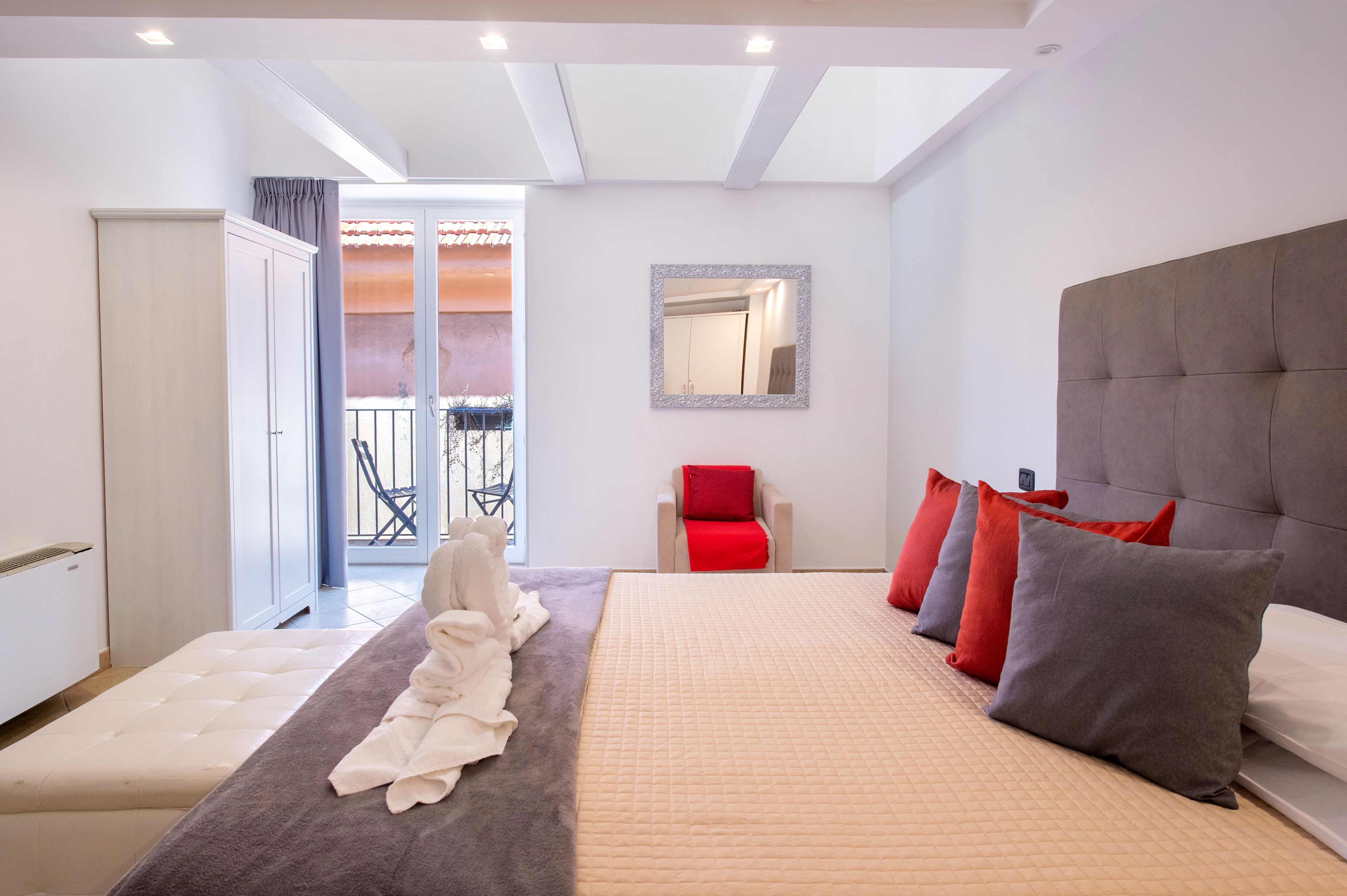 suite, 2 bedrooms | 1 bedroom, minibar, in-room safe, desk