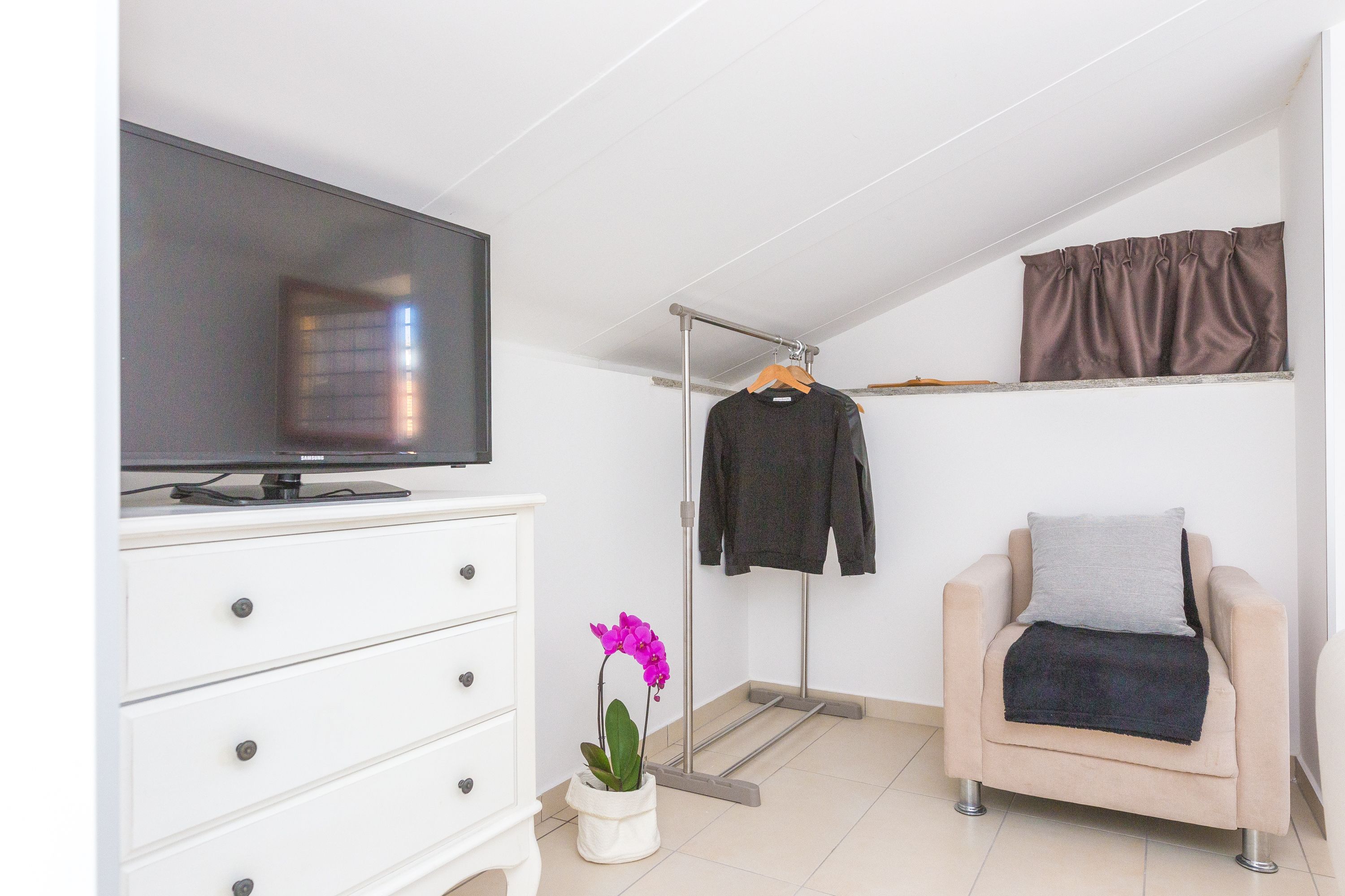 suite (attic) | living area | lcd tv