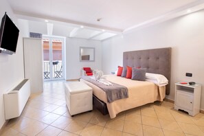 迷你吧、房內夾萬、書桌、隔音