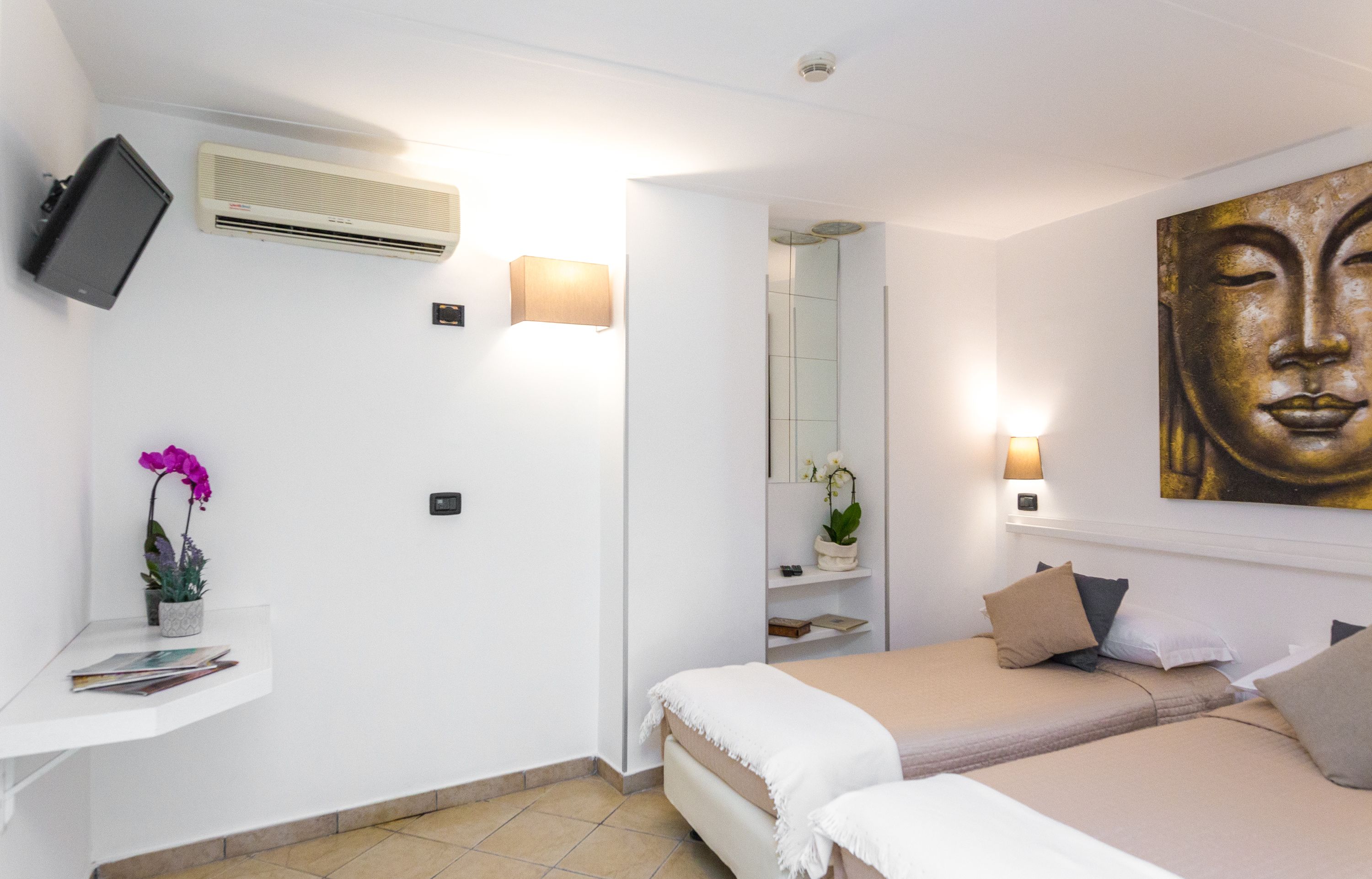 triple room, multiple beds | 1 bedroom, minibar, in-room safe, desk