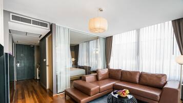 Suite, 2Â Schlafzimmer (Vista) | Wohnbereich | 40-Zoll-Flachbildfernseher mit Satellitenempfang, Fernseher