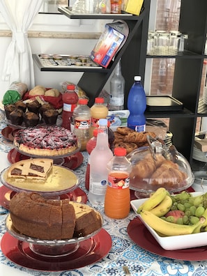 Free daily buffet breakfast  - Villa Scotillo 1950 (Agropoli)