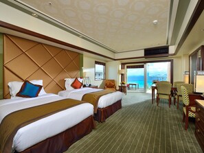 Suite, niet-roken, hoek (Premier Grand Suite for 4 people) | Donsdekens, een minibar, een kluis op de kamer, een bureau