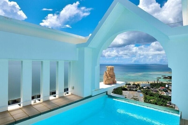 Royal-suite - ikke-ryger - adgang til Club-lounge (EXES Royal Pool Suite for 2 people) | Dundyner, minibar, pengeskab på værelset, skrivebord