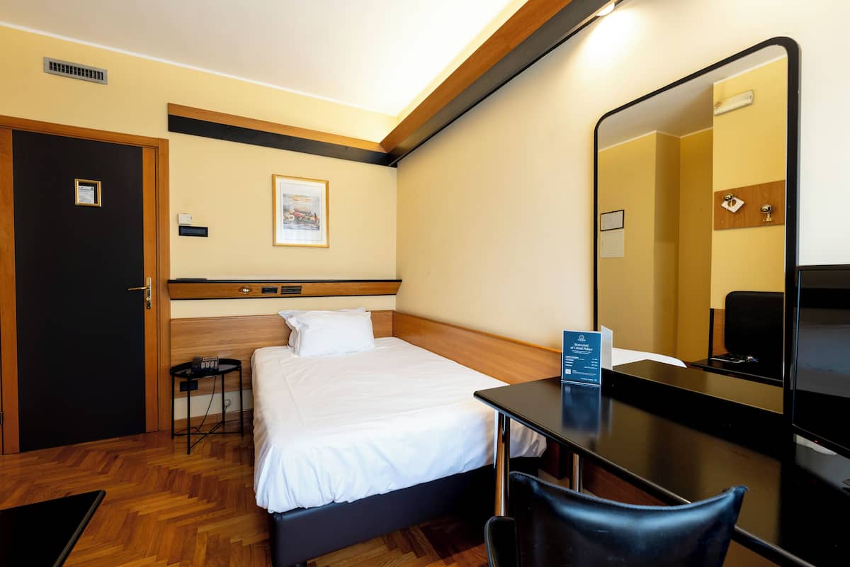Singola Classic | Minibar, una cassaforte in camera, una scrivania, postazione laptop