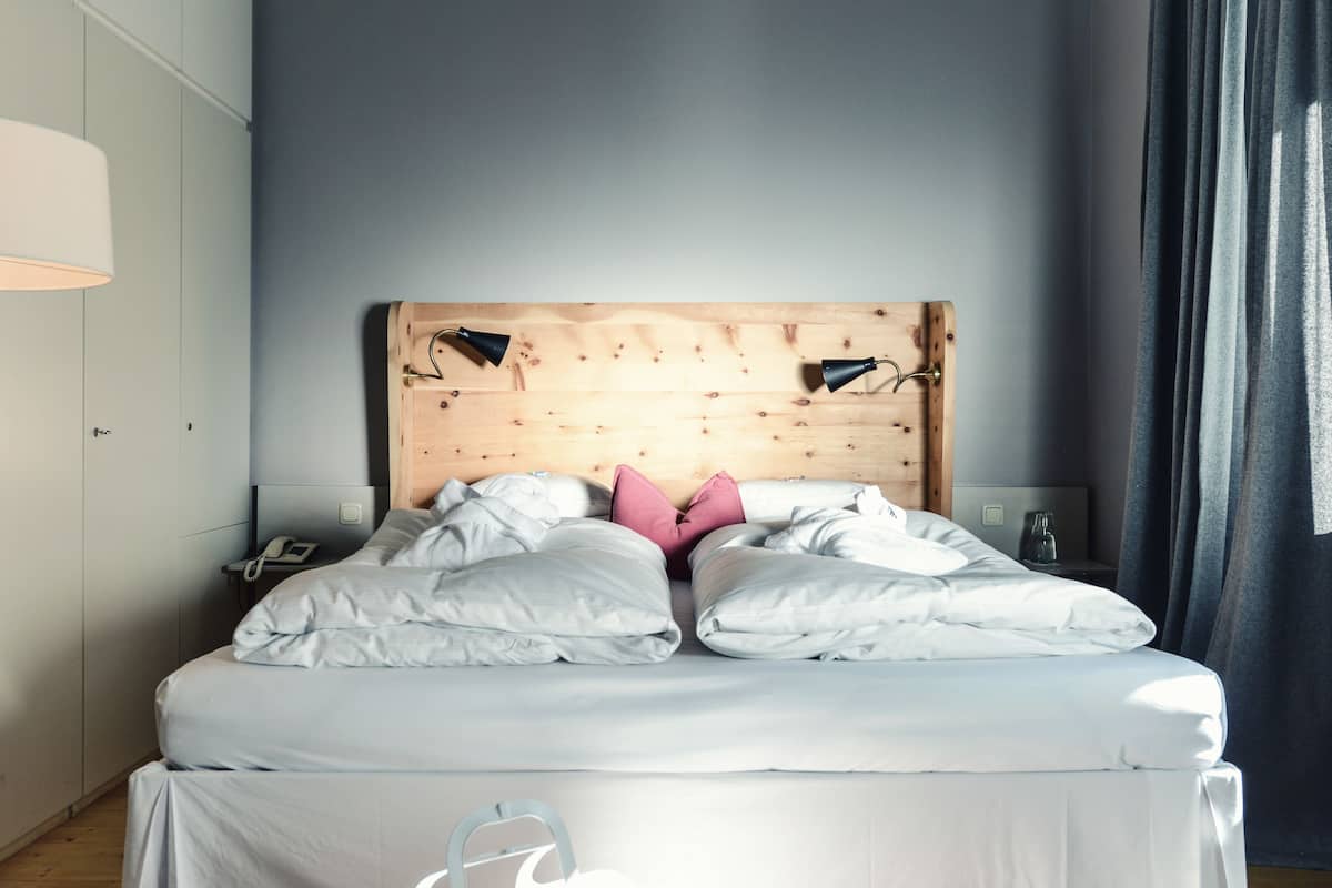 Premium bedding, desk, bed sheets