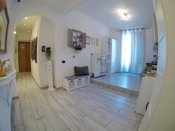 تلفزيون بشاشة مسطحة