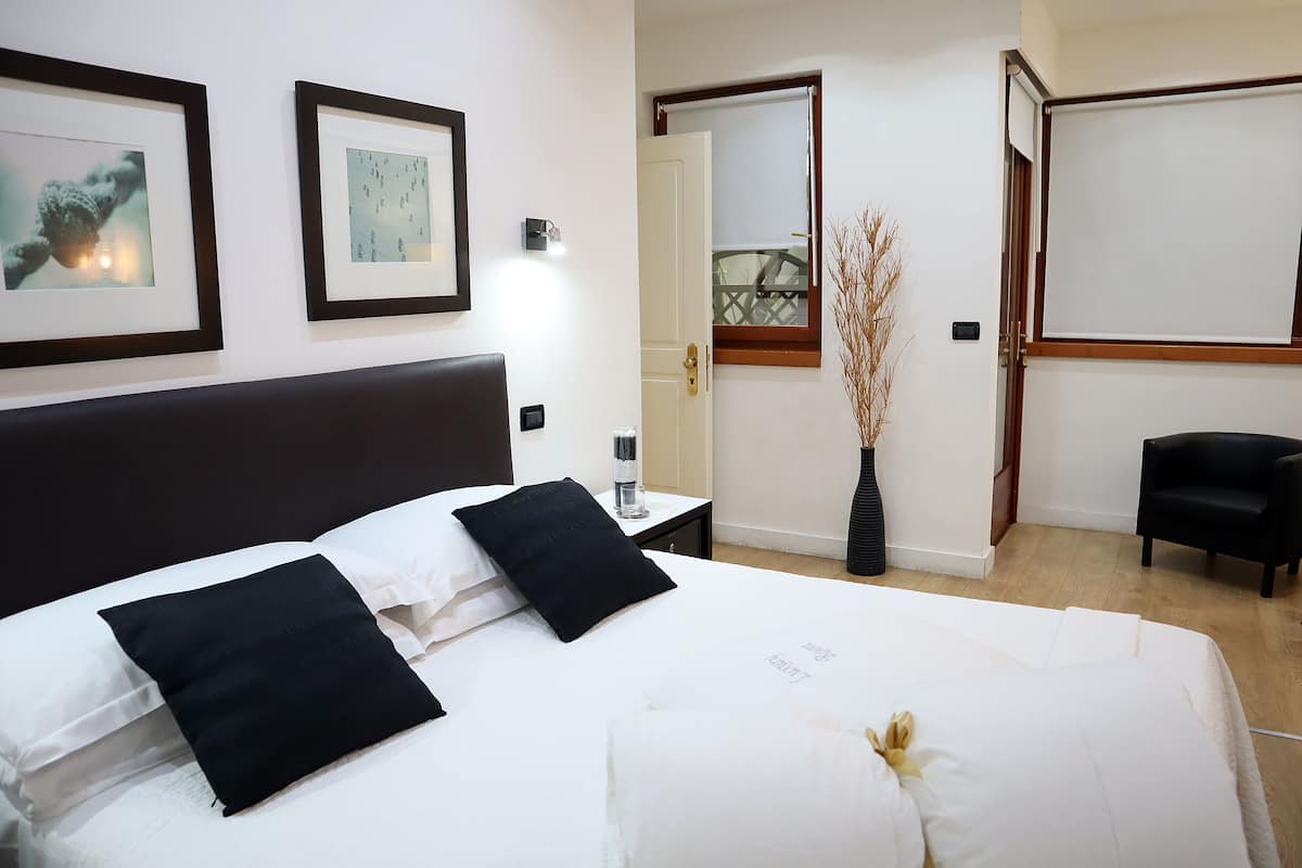 Comfort Room, Accessible | Egyptian cotton sheets, premium bedding, down comforters, minibar
