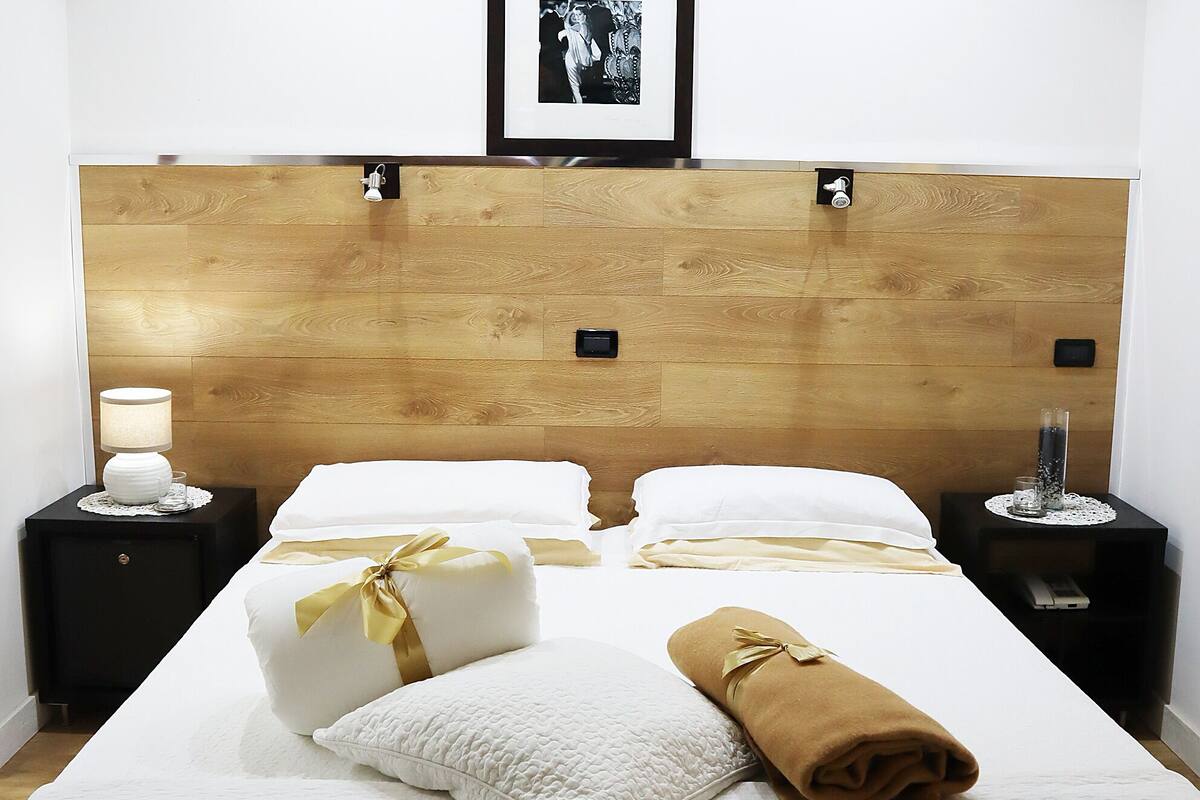 standard single room | egyptian cotton sheets, premium bedding, down duvets, minibar