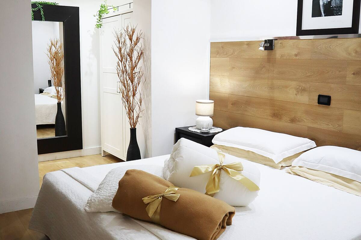 standard single room | egyptian cotton sheets, premium bedding, down duvets, minibar