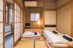 Triple Room | Blackout curtains, free WiFi, bed sheets