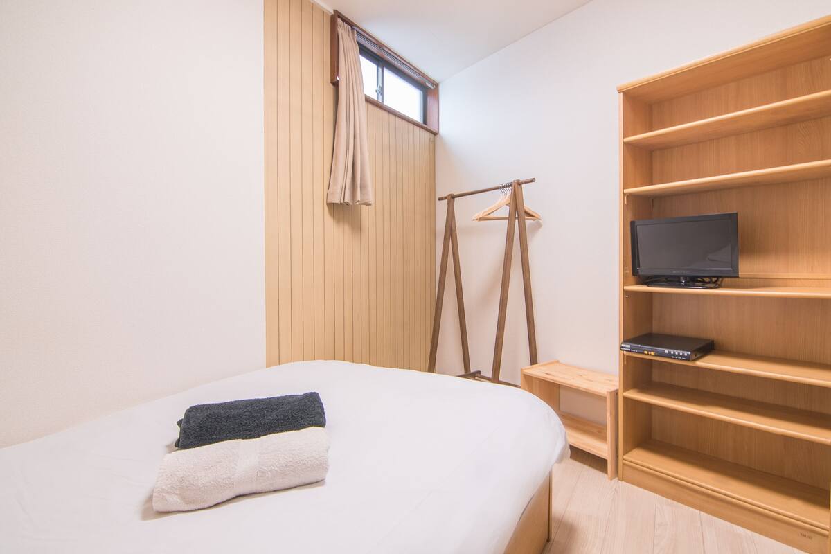 Semi-Double Room (2 bunk beds, or 2 futons) | Blackout curtains, free WiFi, bed sheets