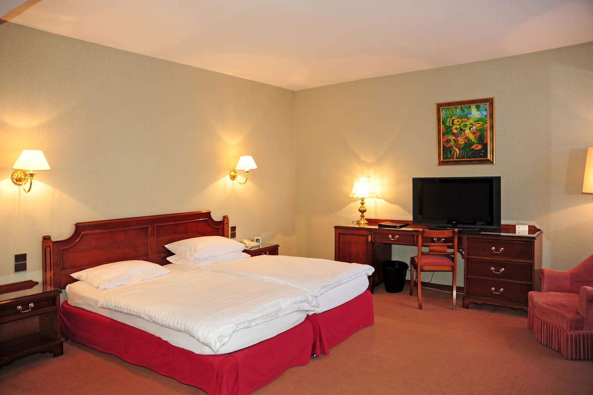 Family Triple Room | Iron/ironing board, free WiFi