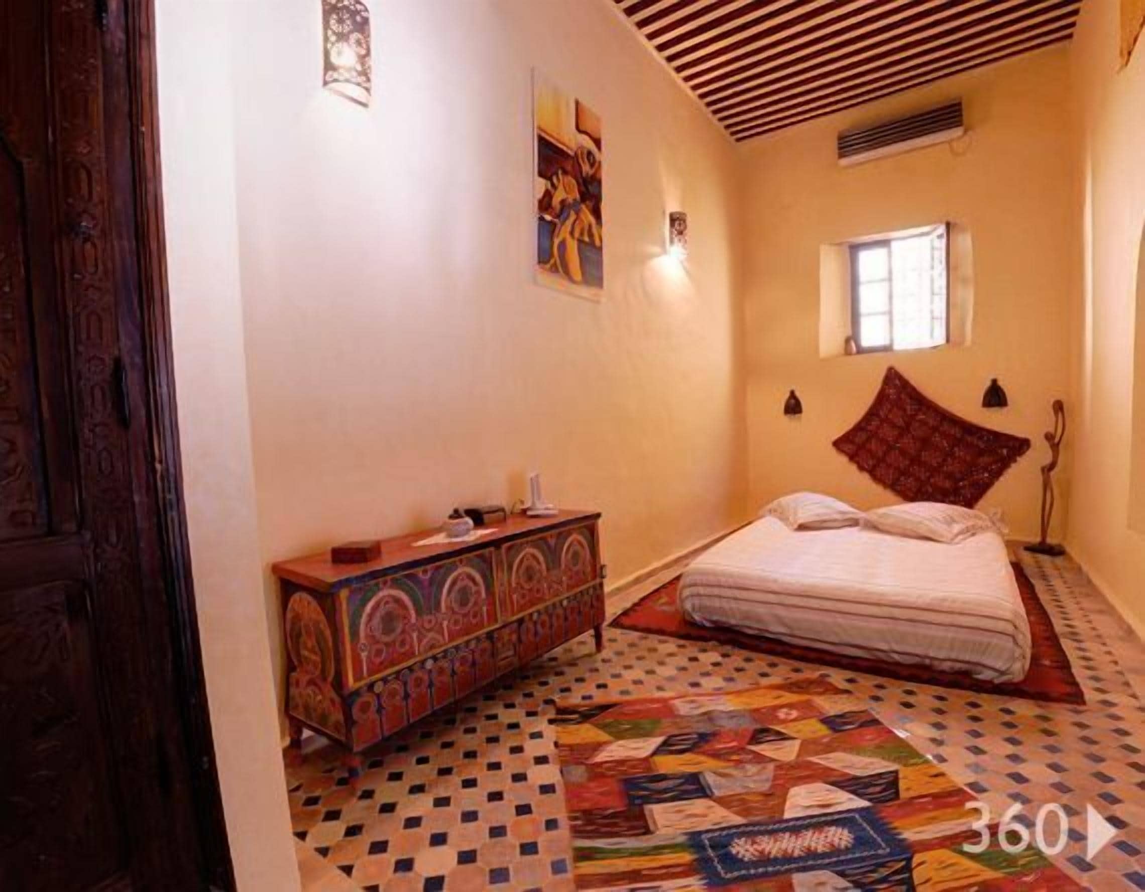 Svit (Afrika) | Strykjärn/strykbräda, barnsängar och sängkläder