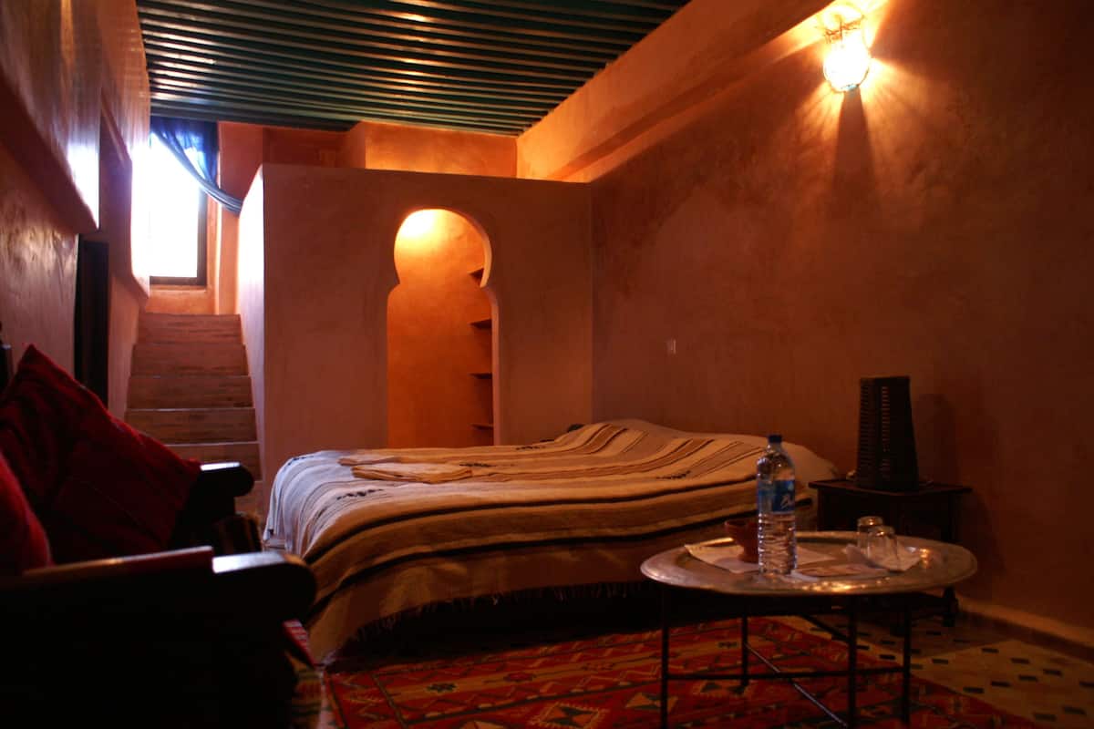 Superior suite | Een strijkplank/strijkijzer, babybedden, beddengoed
