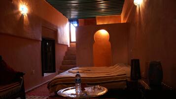 Iron/ironing board, cots/infant beds, bed sheets