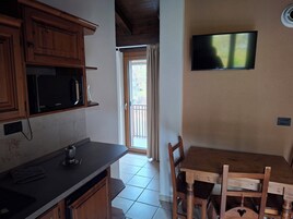 Appartamento Superior, 1 camera da letto | Area soggiorno | TV a schermo piatto