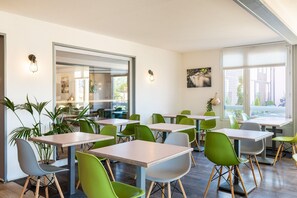 Daily continental breakfast for a fee - East Hotel (Hoenheim)