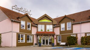 Property entrance - East Hotel (Hoenheim)