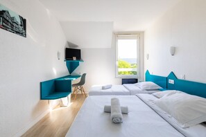 In-room safe, desk, soundproofing, iron/ironing board - East Hotel (Hoenheim)