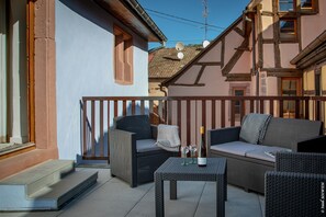 Privilege Room With Terrace | Individually decorated, individually furnished, free WiFi, bed sheets - Hotel Restaurant Saint Nicolas (Riquewihr)