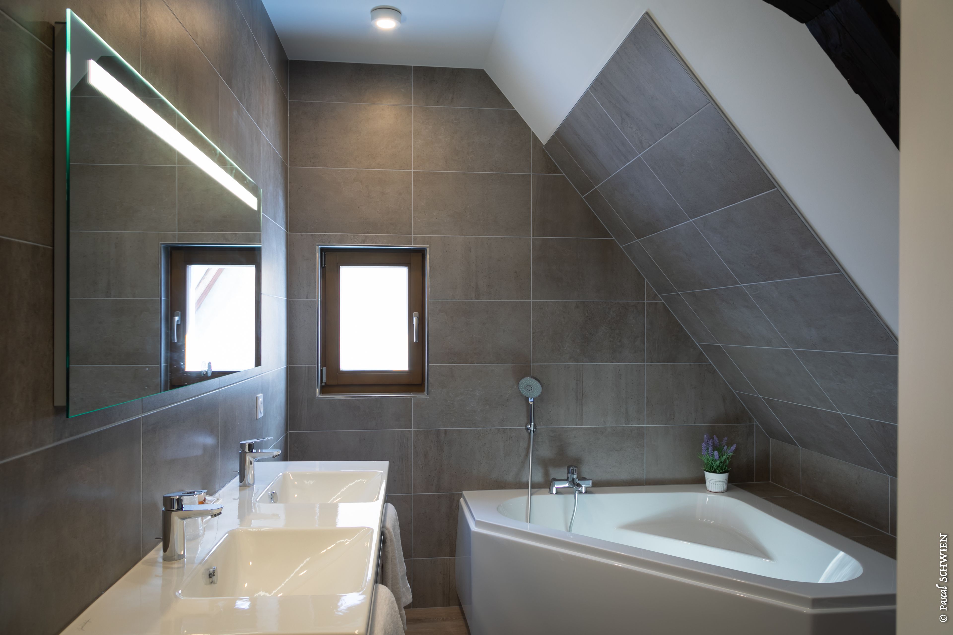 grand comfort room | bathroom | free toiletries, hair dryer, towels, soap