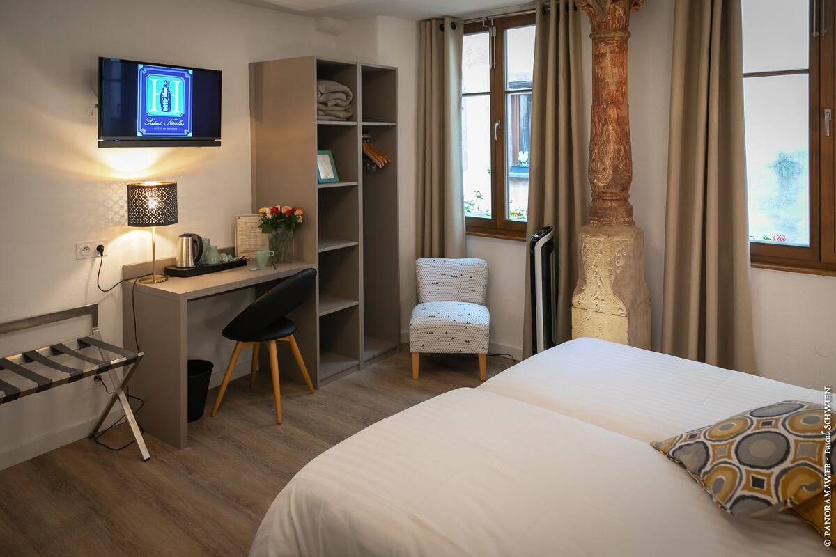 family suite, non smoking, bathtub | 1 bedroom, individually decorated, individually furnished, free wifi