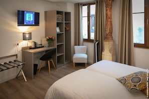 Family Suite, Non Smoking, Bathtub