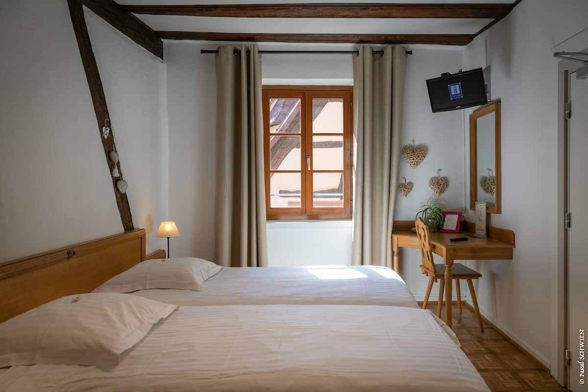 Superior kamer, 1 twee- of 2 eenpersoonsbedden | Individueel gedecoreerd, individueel gemeubileerd, gratis wifi