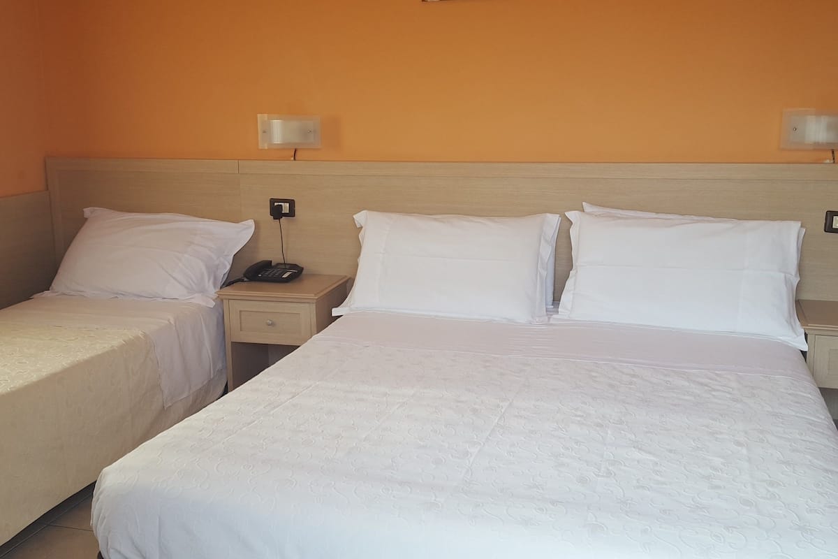 triple room | in-room safe, desk, rollaway beds, free wifi