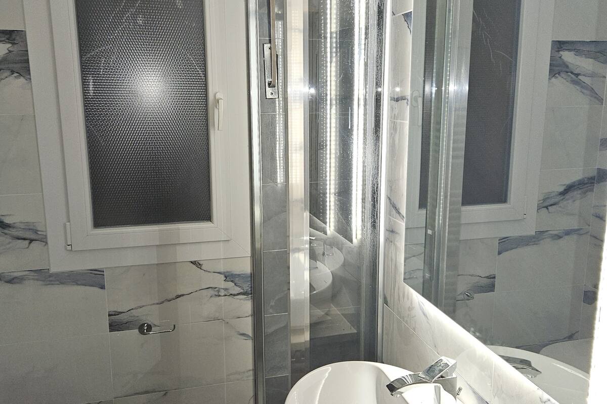 family quadruple room | bathroom | free toiletries, hair dryer, bidet, towels